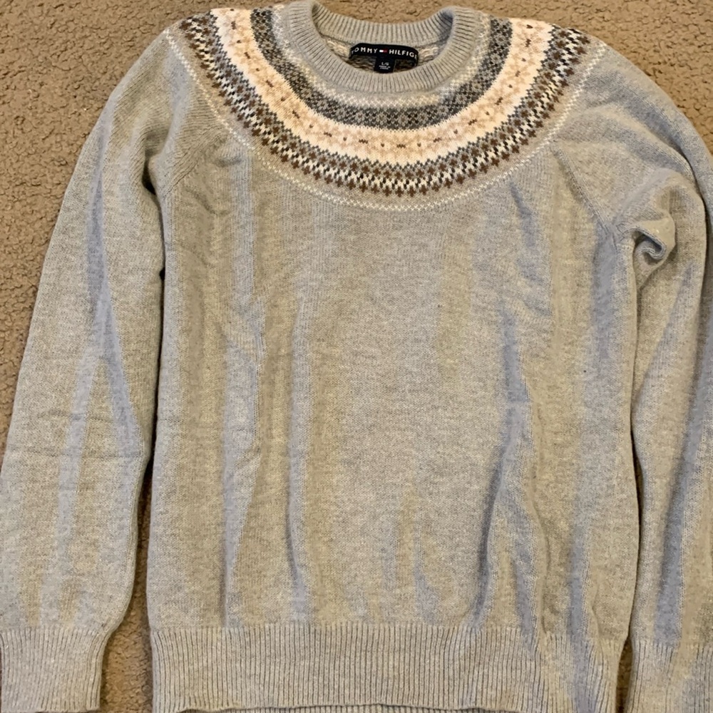 Tommy Hilfiger size large grey sweater with design around the neck